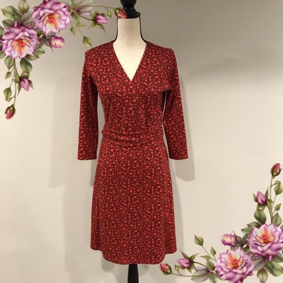 Dresses & Skirts - MAKE AN OFFER;) Beautiful v-neck Long sleeve dress
